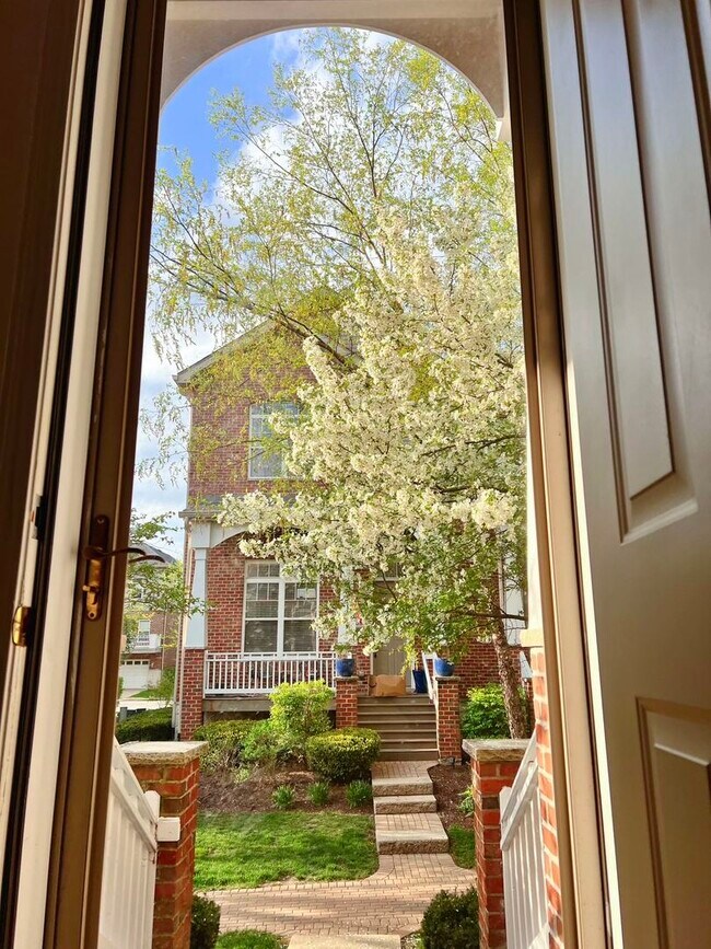 Building Photo - 6152 River Bend Dr