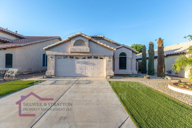 Foto principal - 12620 W Roanoke Ave