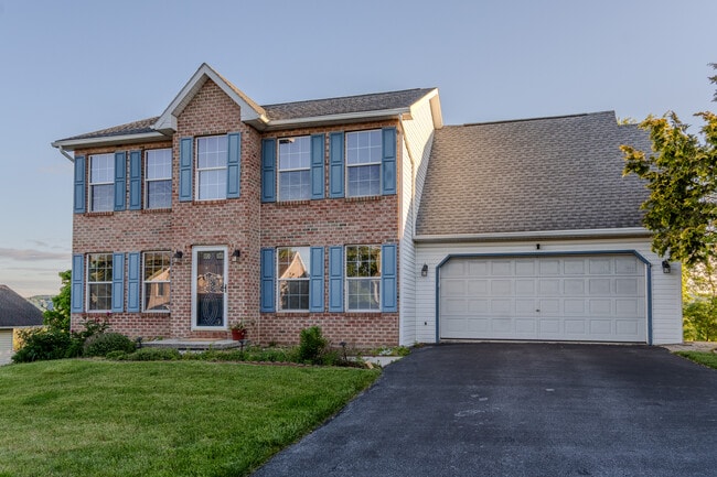 Building Photo - 2401 Aspen Way