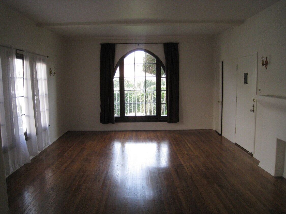 LIVING ROOM - 1547 S Holt Ave