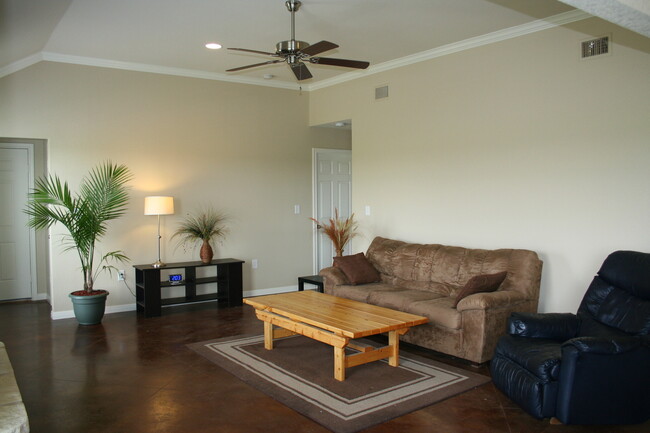 Building Photo - Duplex