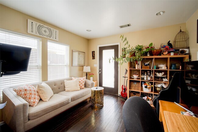 Foto del edificio - 902 W 9th St