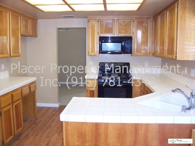 Building Photo - 3409 Cobblestone Dr
