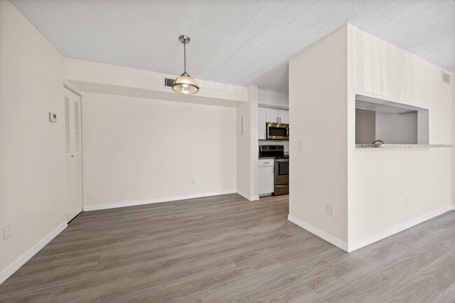Building Photo - 117 Yacht Club Way