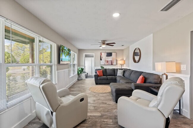 Foto del edificio - 3215 Crosby Ln