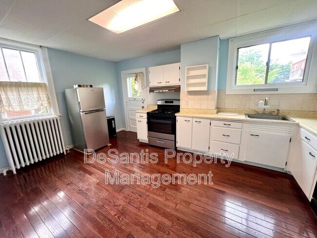 Foto del edificio - 3306 Shady Ave Ext