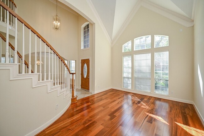 Foto del edificio - 1547 Lakeside Enclave Dr