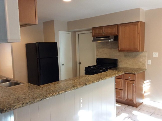 Building Photo - 2802 Tilson Ln