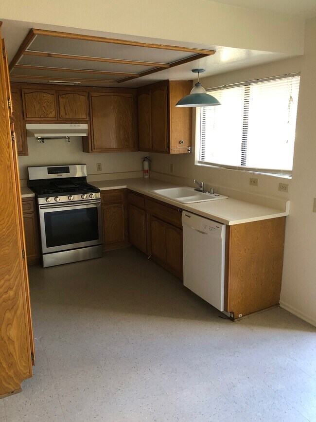Building Photo - 2284 Waltonia Dr