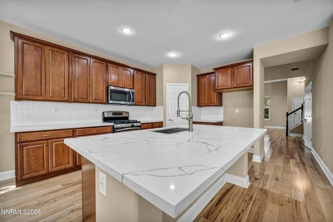 Building Photo - 520 Needles Ct