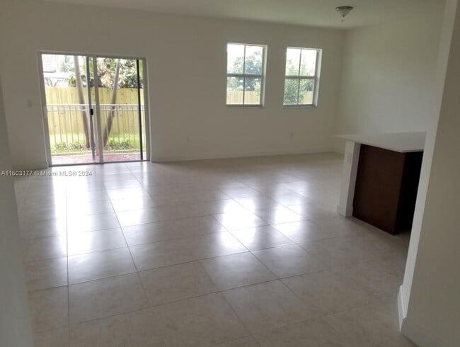 Foto del edificio - 230 NW 109th Ave