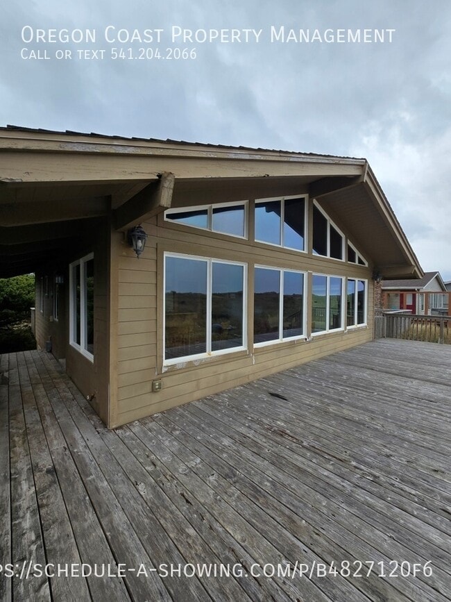 Building Photo - 1902 NW Oceania Dr