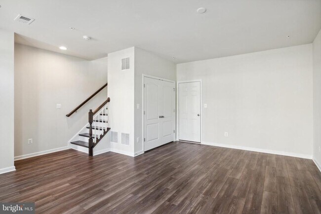 Building Photo - 3024 Osprey Way N