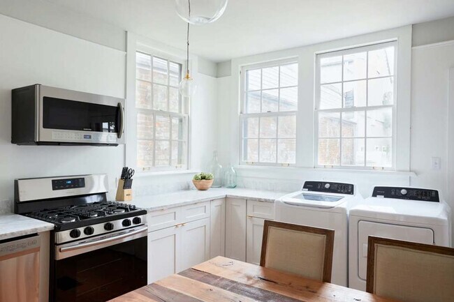 Building Photo - 2317 N Rampart St