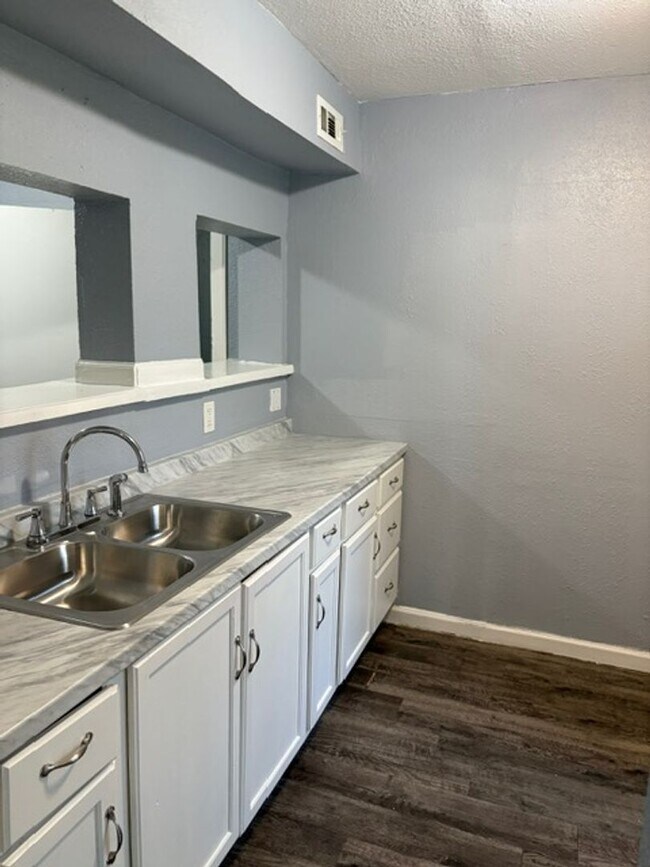 Foto del edificio - Housing Vouchers Accepted!