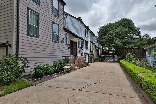 Building Photo - 814 Knox St