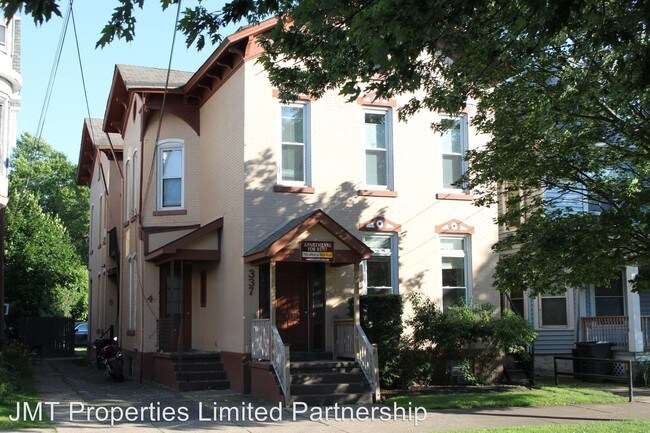 Building Photo - 337 W 8th St