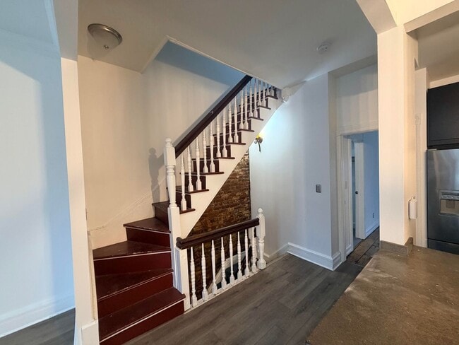 Foto del edificio - 285.5 Hudson Ave