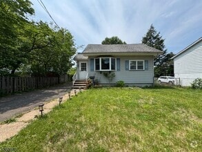 Building Photo - 636 Linden Ave