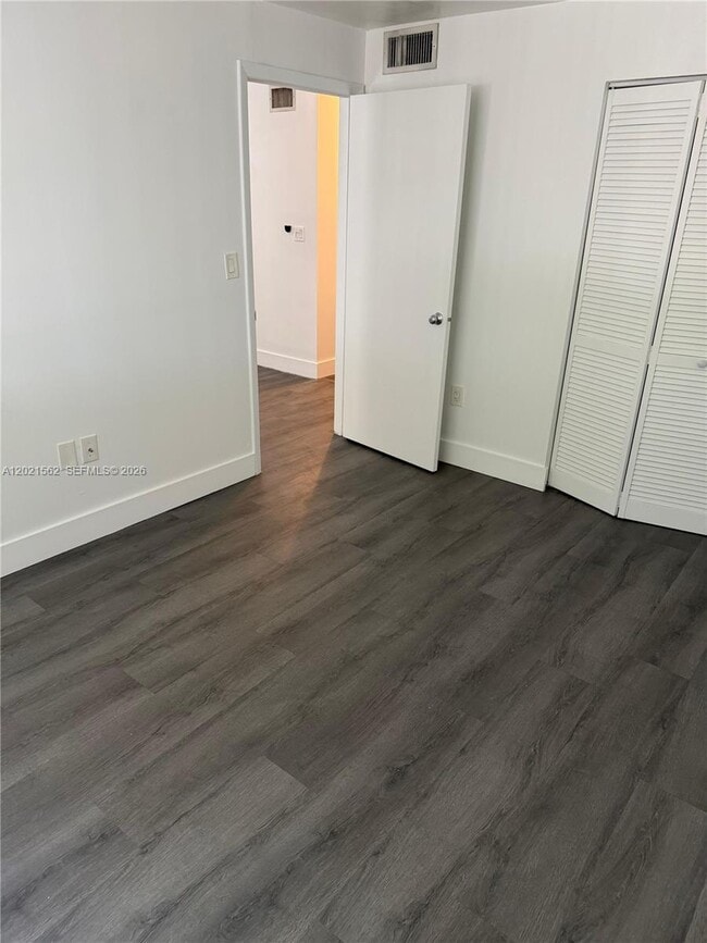 Foto del edificio - 1740 NW N River Dr