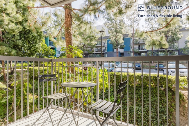 Foto del edificio - 3612 Barham Blvd