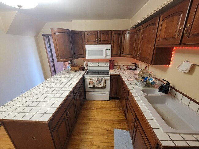 Foto del edificio - AVAILABLE JULY - 2 BED 1 BATH