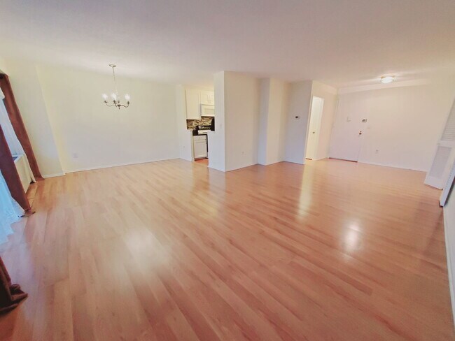 Foto del edificio - 44 Strawberry Hill Ave