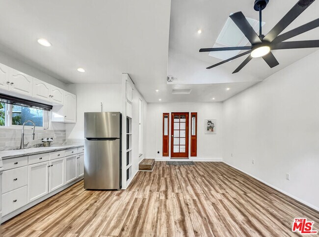 Building Photo - 3962 Tivoli - Rear Unit Avenue