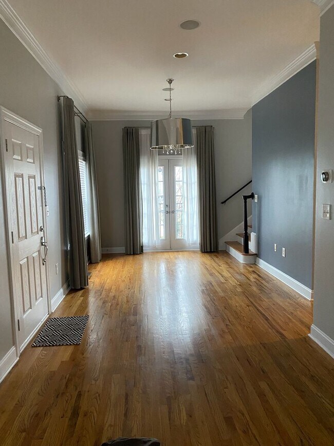 Foto del edificio - Elegant Intown Living in Carlyle Park – Beautiful 3BR/3.5BA Townhome