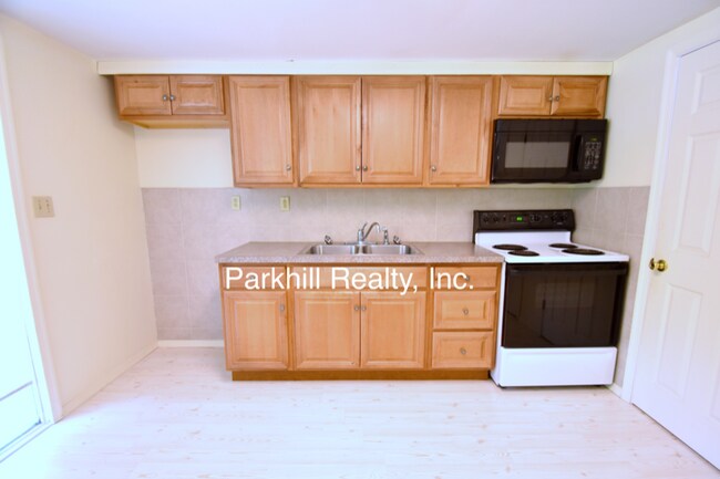Building Photo - 12 Oakwood Dr