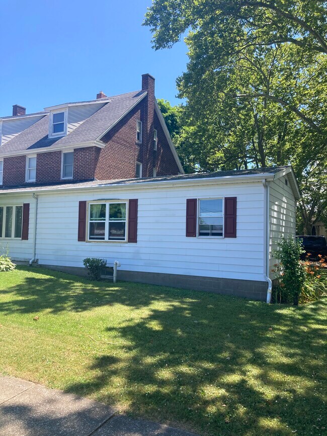 Foto del edificio - 4207 Iroquois Ave