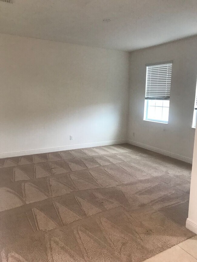 Building Photo - IMMEDIATE OCCUPANCY !!! 4 BEDS HOME!!! LAM...