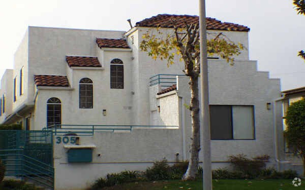 Primary Photo - 305 N Bushnell Ave