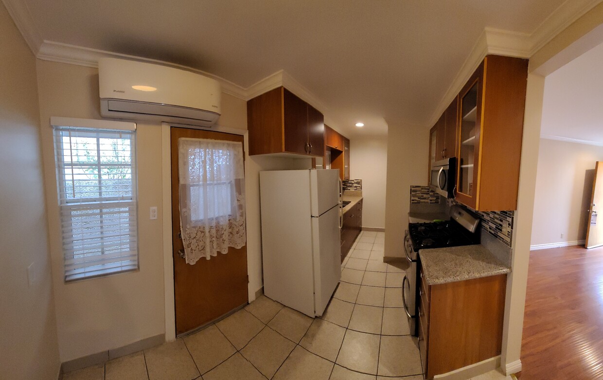 Kitchen - 1155 Raymond Ave