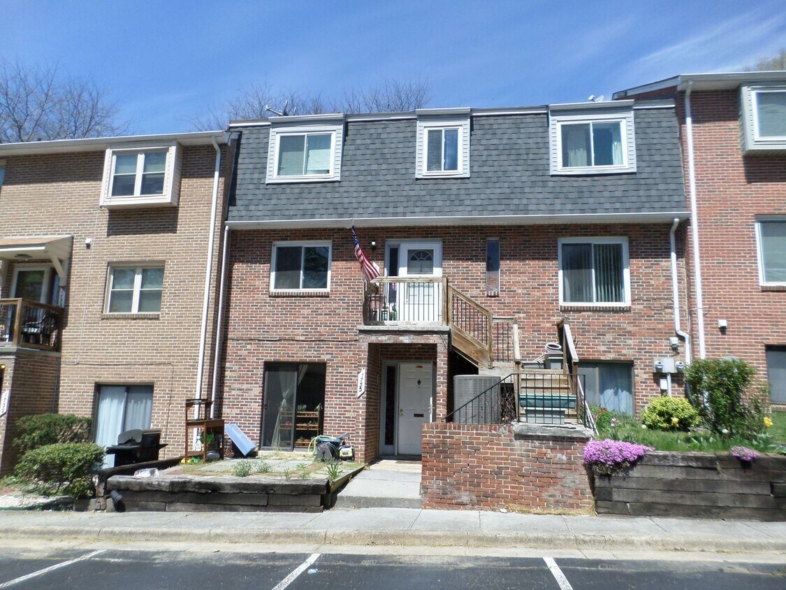 Foto del edificio - 3 Bedroom 2 Bath Townhouse