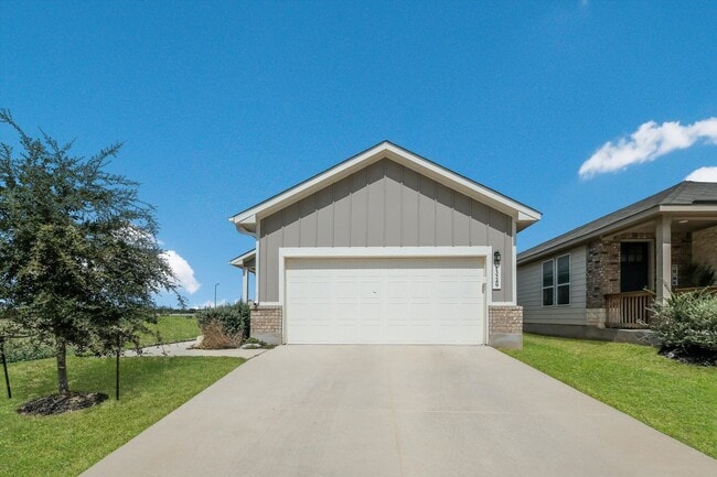 Building Photo - Bright & Charming Fantine Fields Home