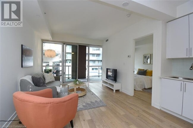 Building Photo - 20 Bruyeres Mews