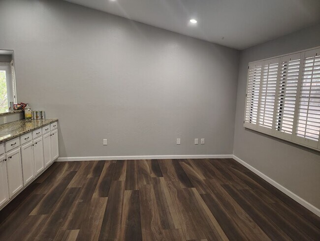 Building Photo - 9047 N Sanguine Dr