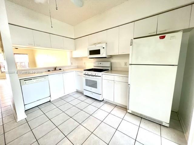 Building Photo - 7886 Dixie Beach Cir