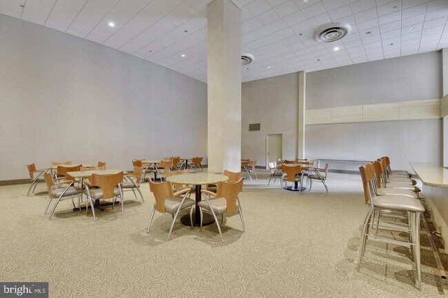 Building Photo - 1805 Crystal Dr