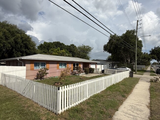 Foto del edificio - 7111 16th St N