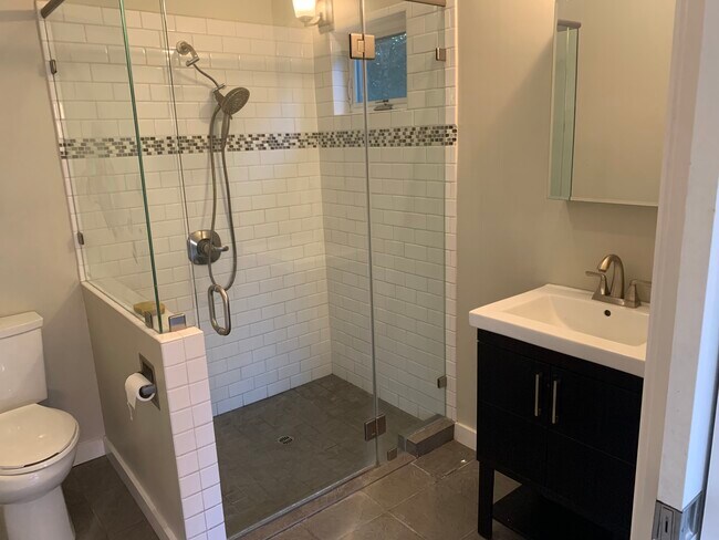 Bathroom - 1711 Hope St