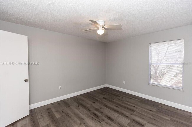 Foto del edificio - 623 Dory Ln