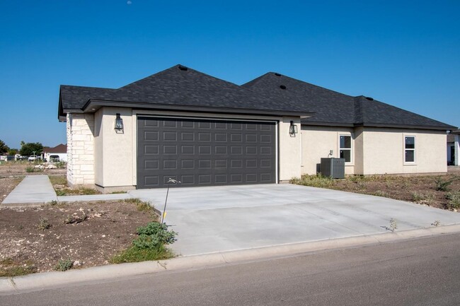 Building Photo - 206 Persimmon Dr