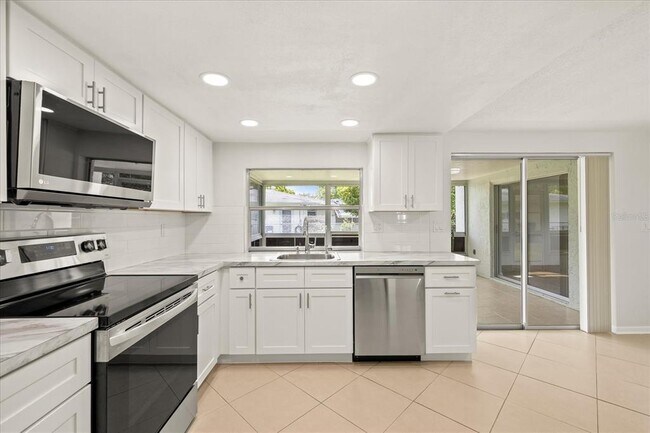 Foto del edificio - 7751 Cherrytree Ln