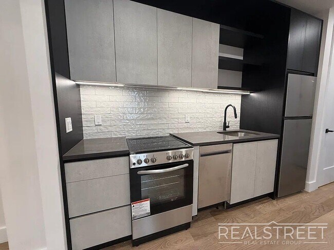 Foto del edificio - Modern Brooklyn Living with Everyday Convenience