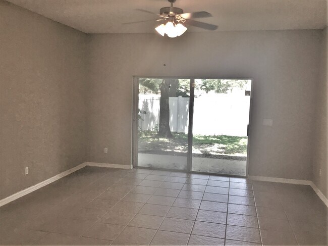 Foto del edificio - 1309 Kintla Rd