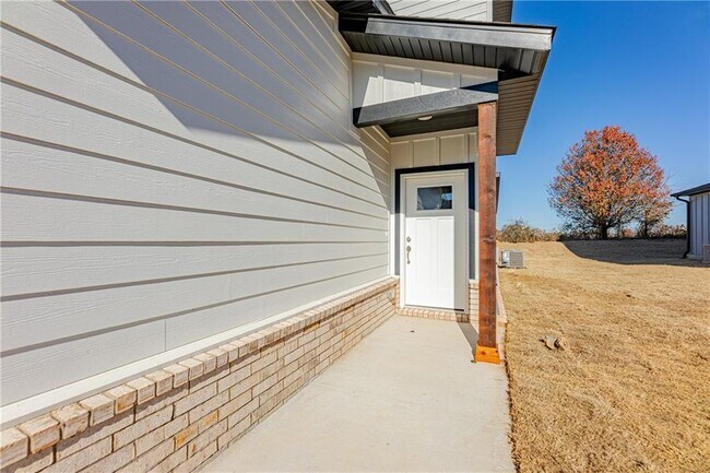 Building Photo - 1502 Casuarina St