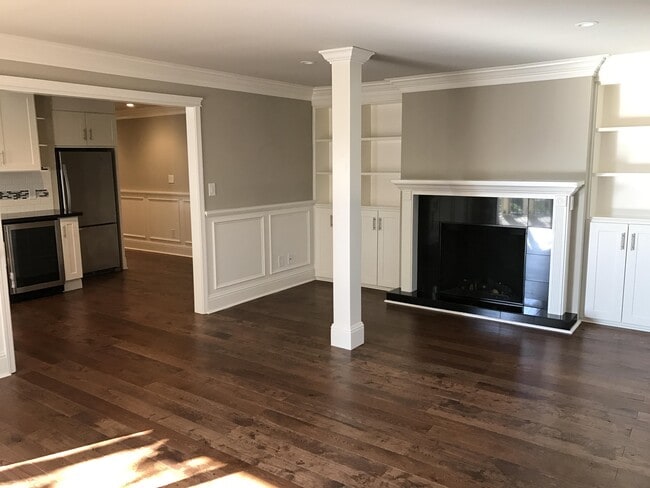Building Photo - 140 Lower Via Casitas