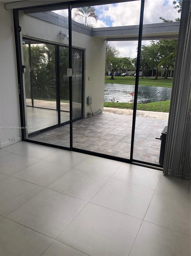 Building Photo - 6460 Miami Lakes Dr